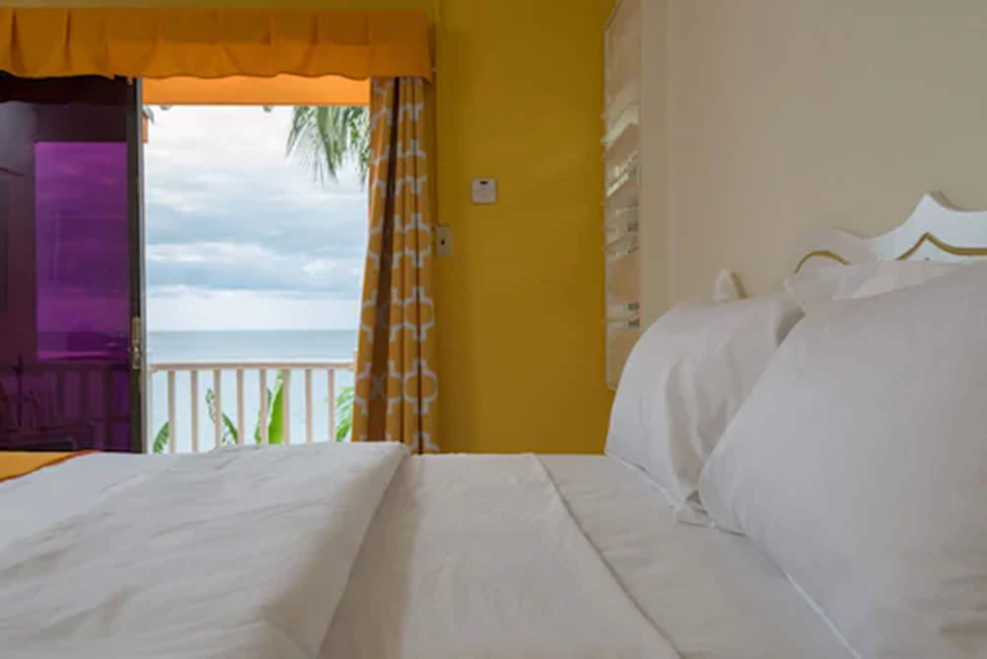 Bird Rock Beach Hotel Бастер Екстериор снимка