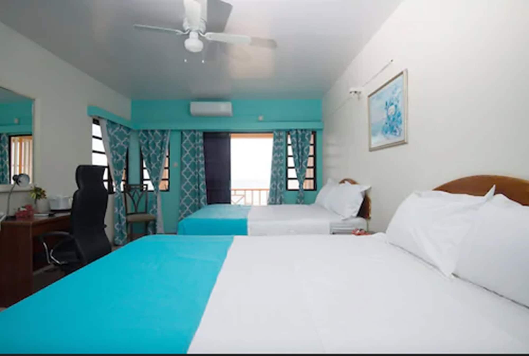 Bird Rock Beach Hotel Бастер Екстериор снимка