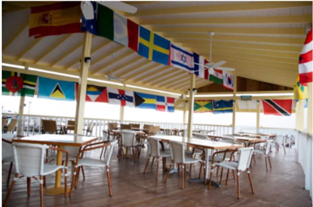 Bird Rock Beach Hotel Бастер Екстериор снимка