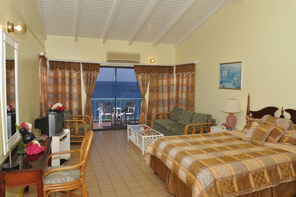 Bird Rock Beach Hotel Бастер Екстериор снимка