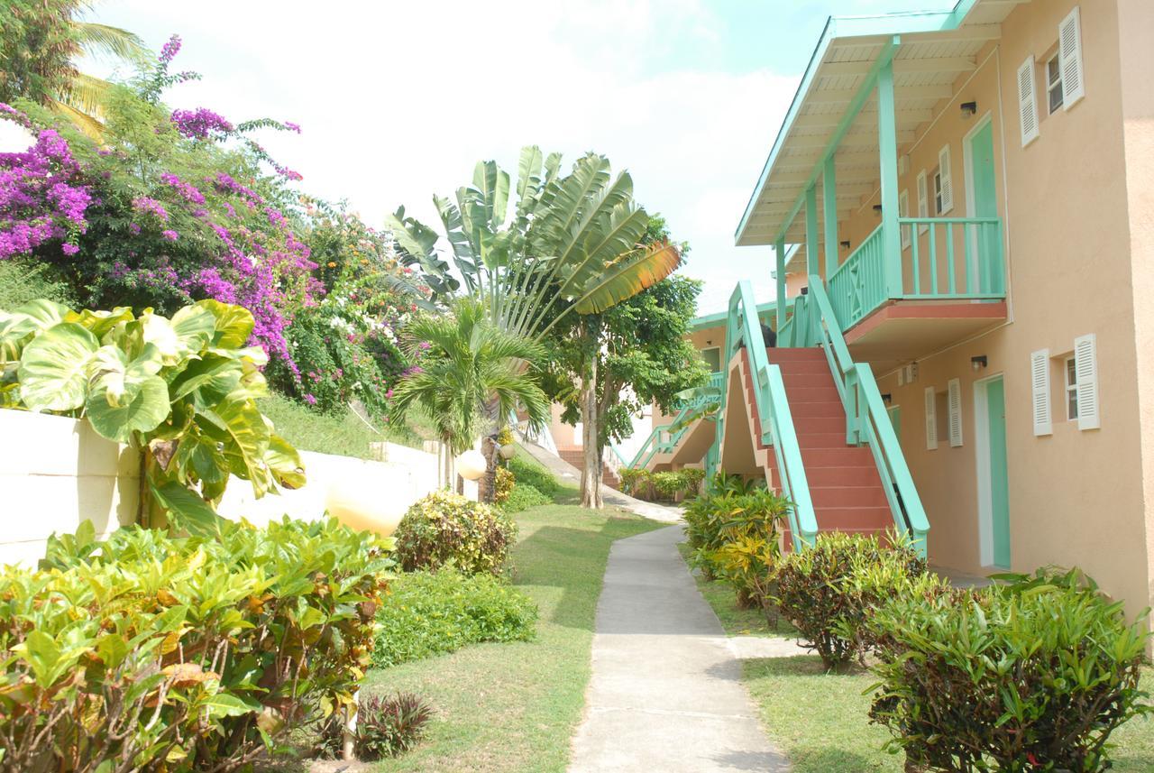 Bird Rock Beach Hotel Бастер Екстериор снимка