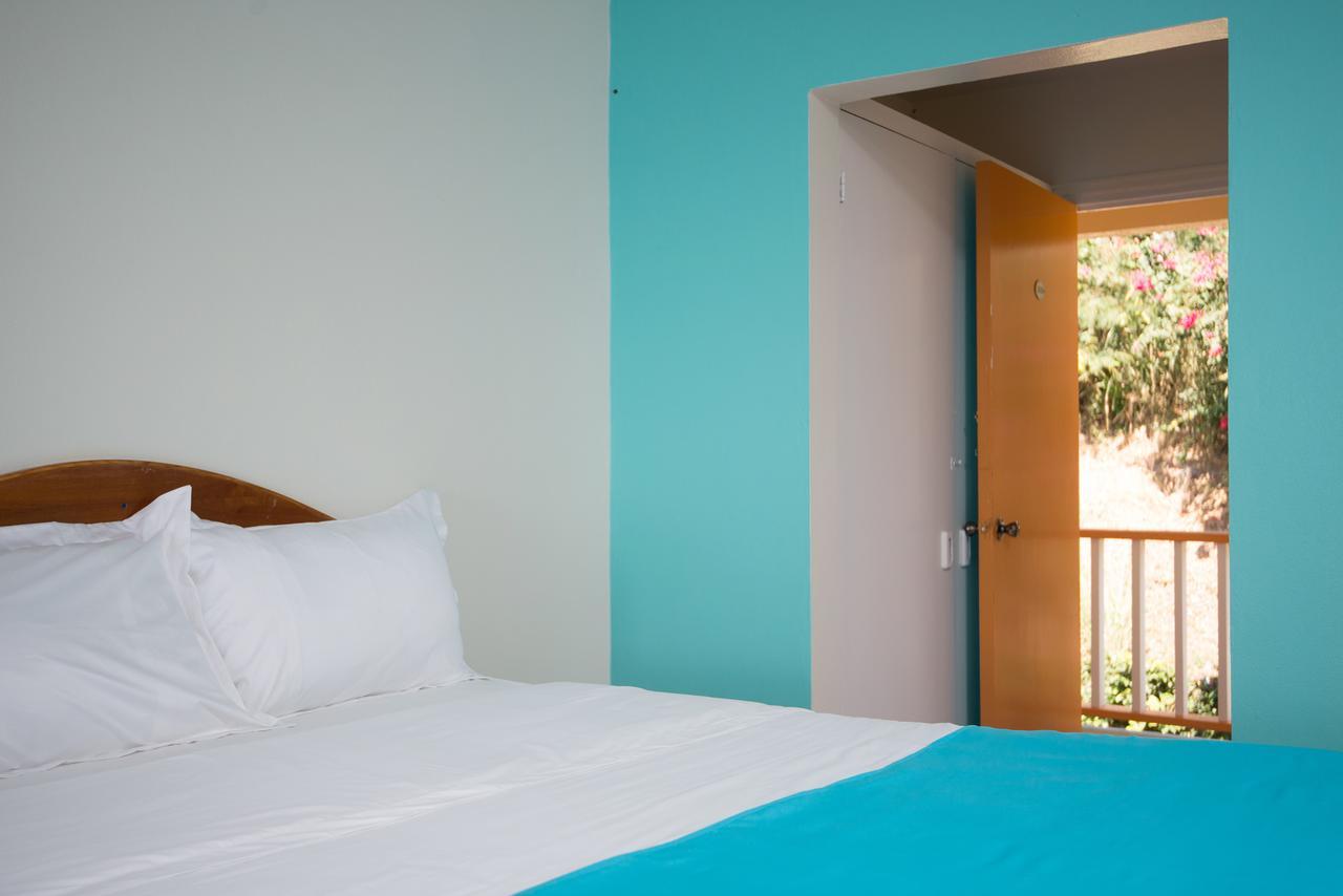 Bird Rock Beach Hotel Бастер Екстериор снимка
