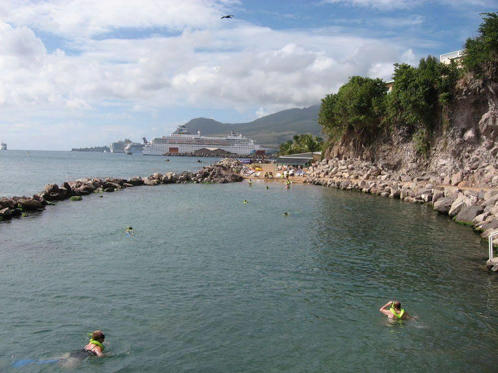 Bird Rock Beach Hotel Бастер Екстериор снимка